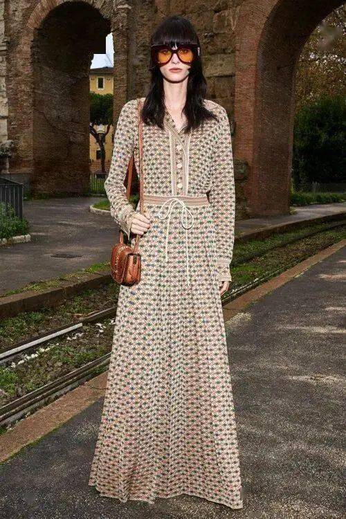 流行色|秋冬流行色新鲜出炉！秋季8大外套流行趋势/ 现在可以穿的2020秋冬连衣裙 /2020/2021秋冬最时尚的裤子指南！