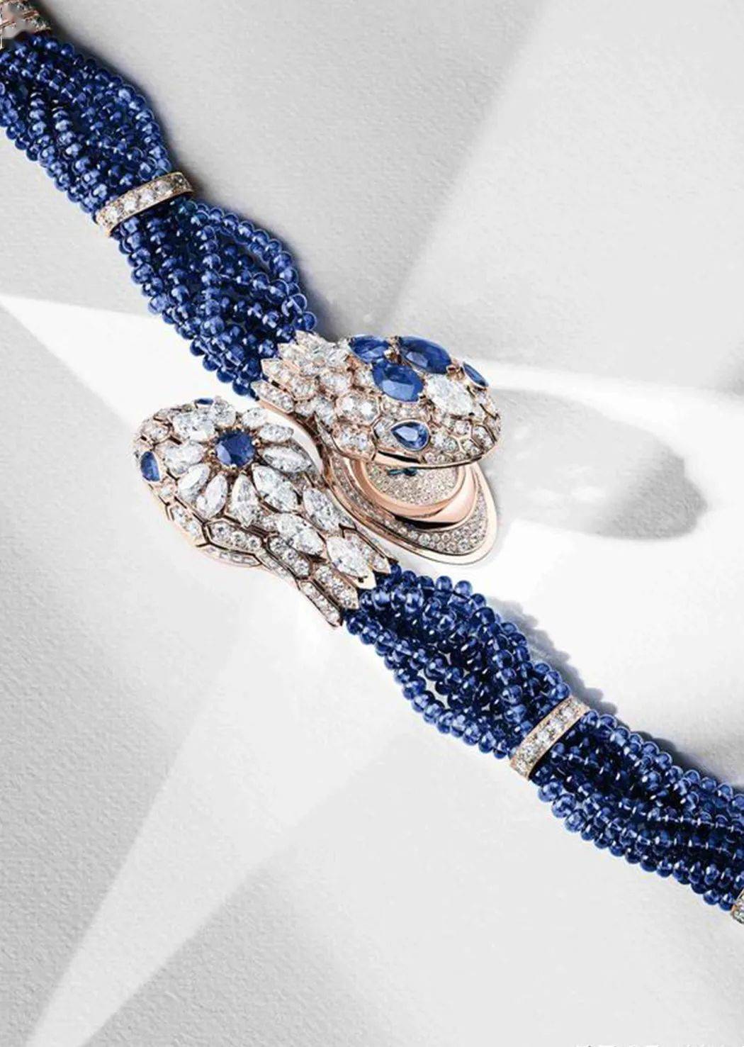 Daily|兰博基尼联名山本耀司造车，Supreme与徕卡推出望远镜｜直男Daily