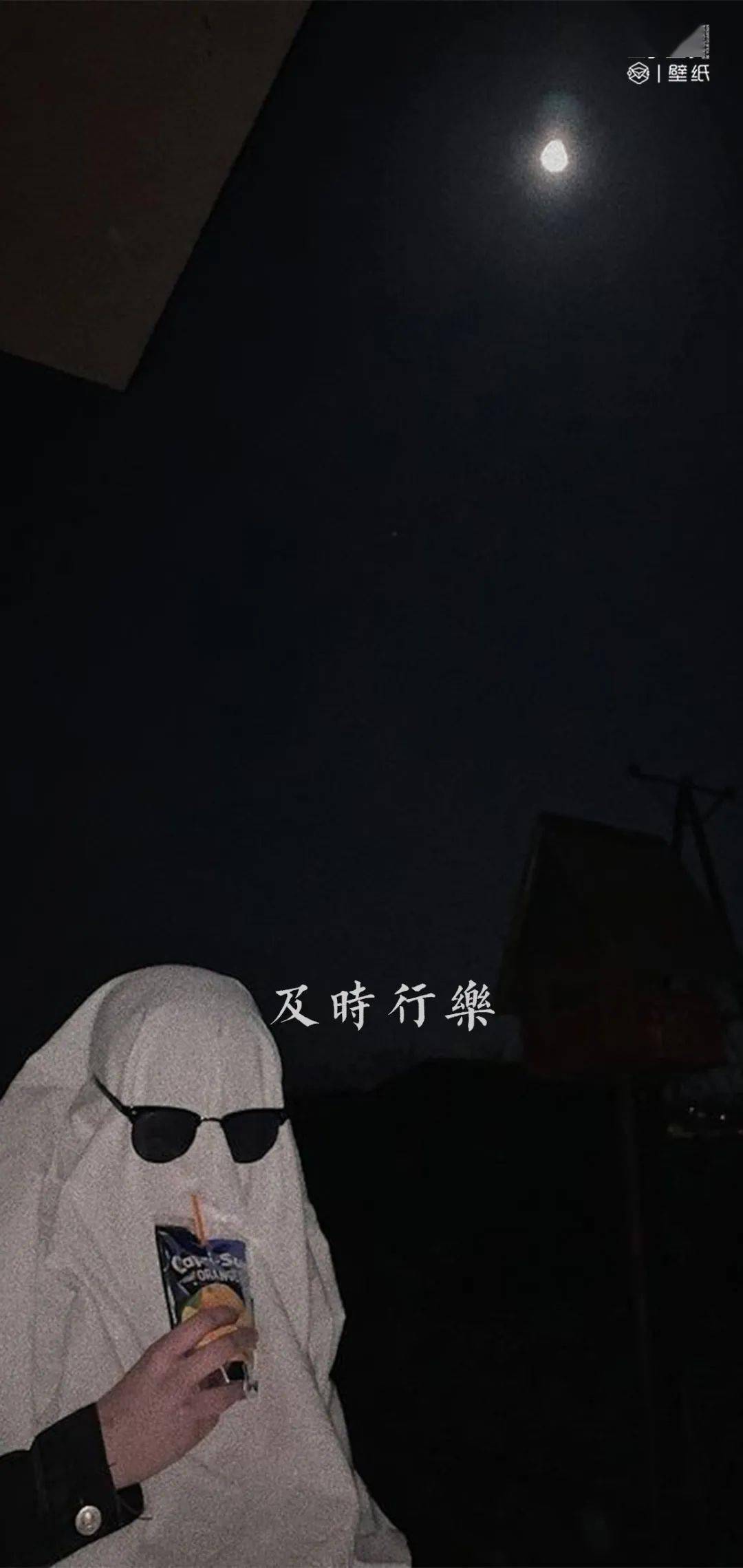 其实关于旅行 不一定非要出远门才算是一次旅行 旅行可以是一本书 也