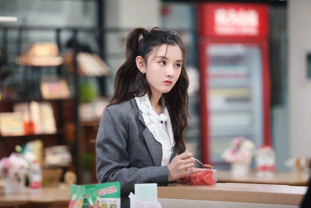 黑发|又酷又甜，宋祖儿的半永久茶黑发竟也要花这么多心思来护色？