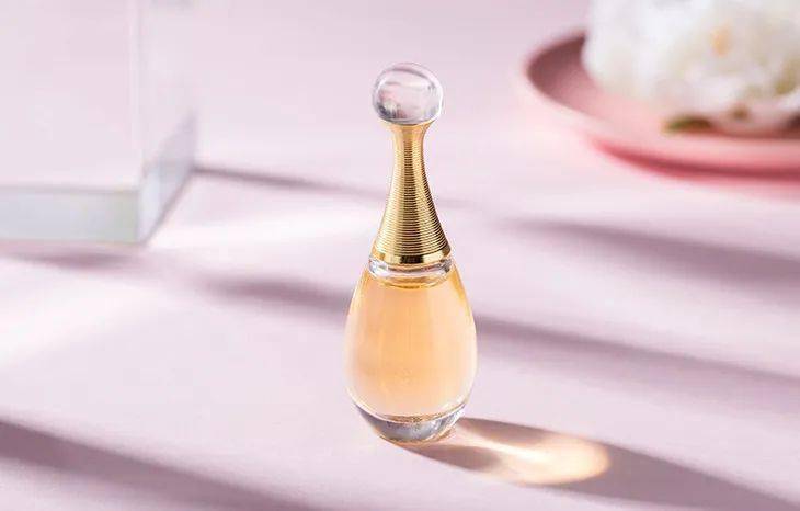 香水|法国女人的风情，一半靠Dior