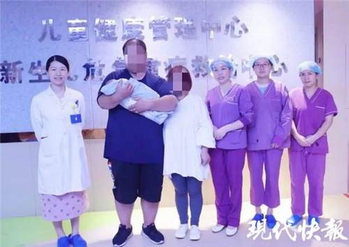 体重|“巴掌宝宝”住院74天后终于回家了出生只有1.08kg