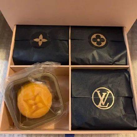 礼盒|大 牌 的 月 饼 长 啥 样 啊 ？