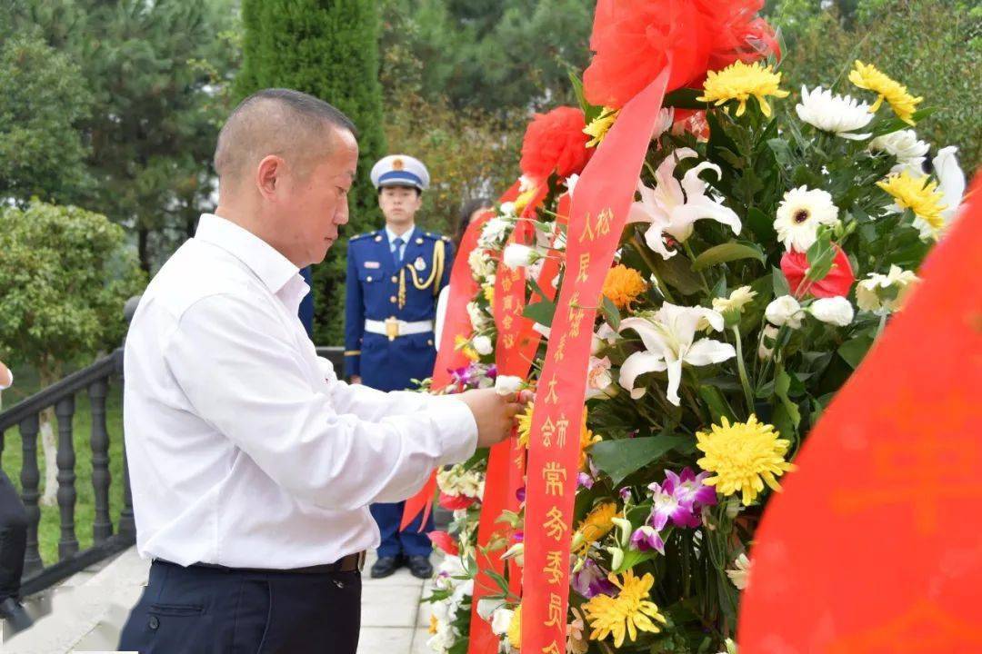 烈士纪念日,鲜花祭先烈