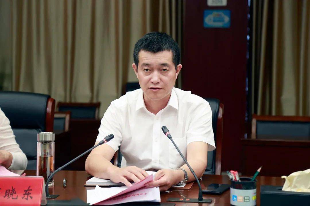 区党工委常务副书记郝晓东