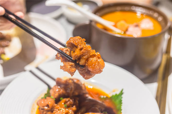 bf5f140bc6844958b17e5a71e53c2d18.jpeg
