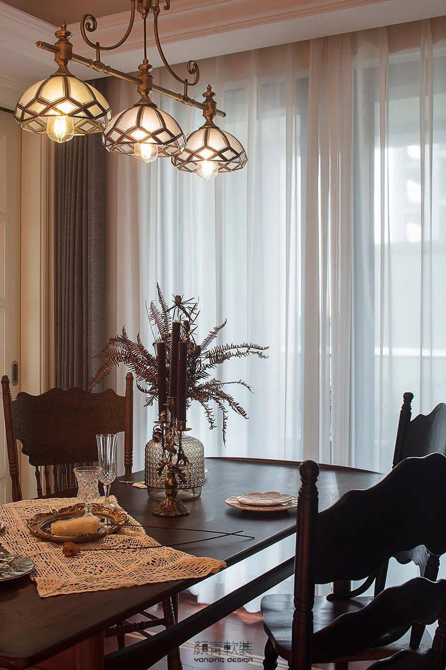 设计|满眼的复古治愈感，看设计师如何拯救精装猪肝红地板 | 颜青软装