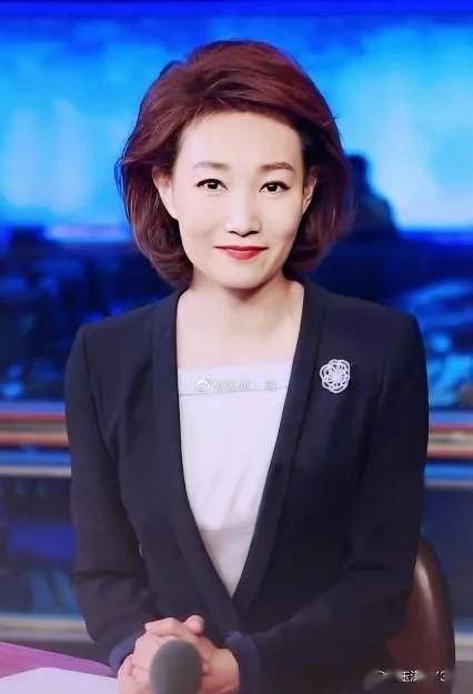 小米13发布会女主持 76365ac40c3e47999612a1e5b015befa.jpeg
