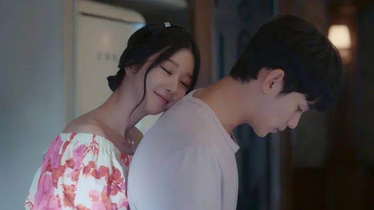 Lye|T型台 | 真·直播看秀，Balmain玩出花了