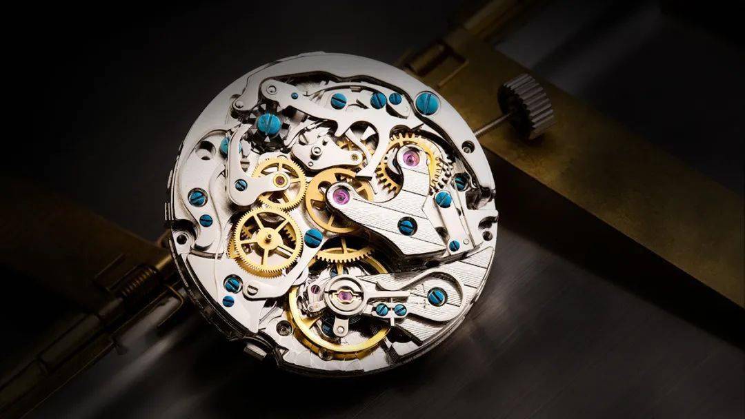 海鸥|做出中国第一块自制手表、空军一线飞行员标配，海鸥表凭什么？