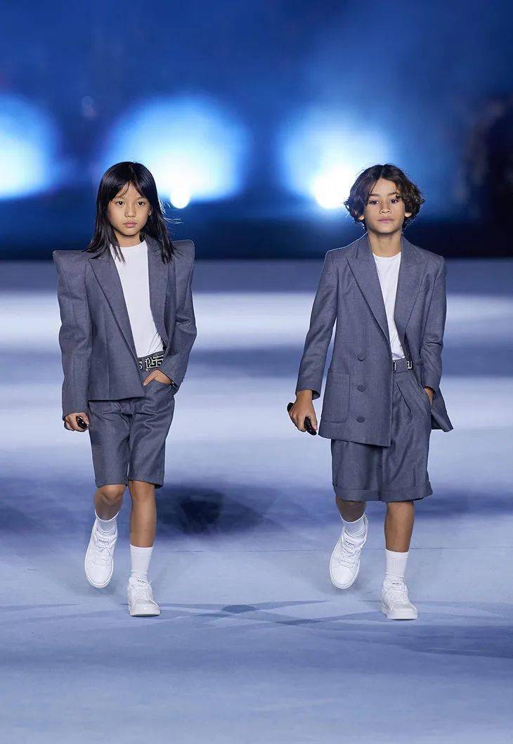 Lye|T型台 | 真·直播看秀，Balmain玩出花了