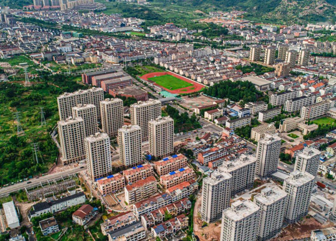 阳光学府是阳光·房产精心筑造的一座人文府邸,择址百年历史名校仙居