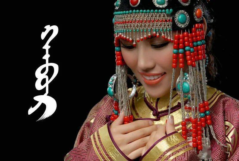 蒙古族女歌手美丽的哈布尔一曲《一样的月光》共听那