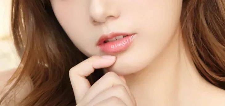 女人|有气场的女人，唇间都有“秘密武器”