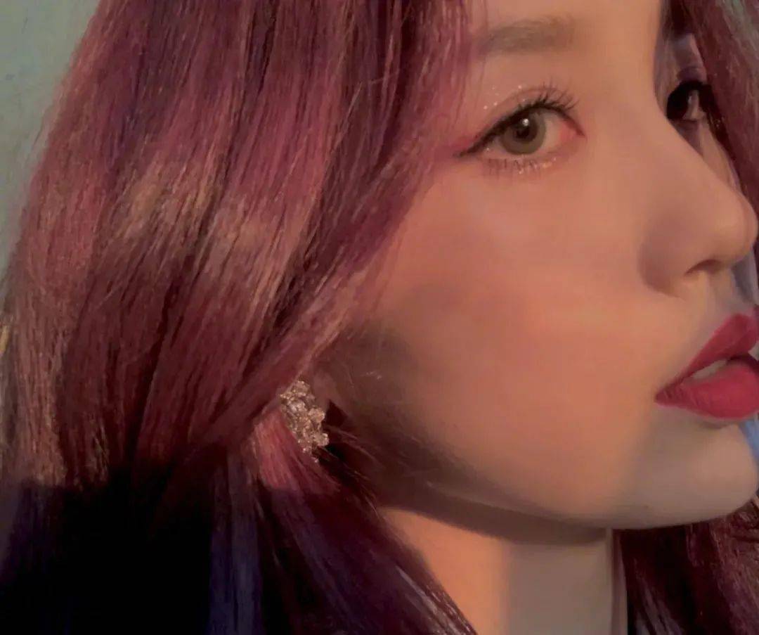 眼影|虞书欣眼影下至妆有点意思,化完有点女团那味儿了!