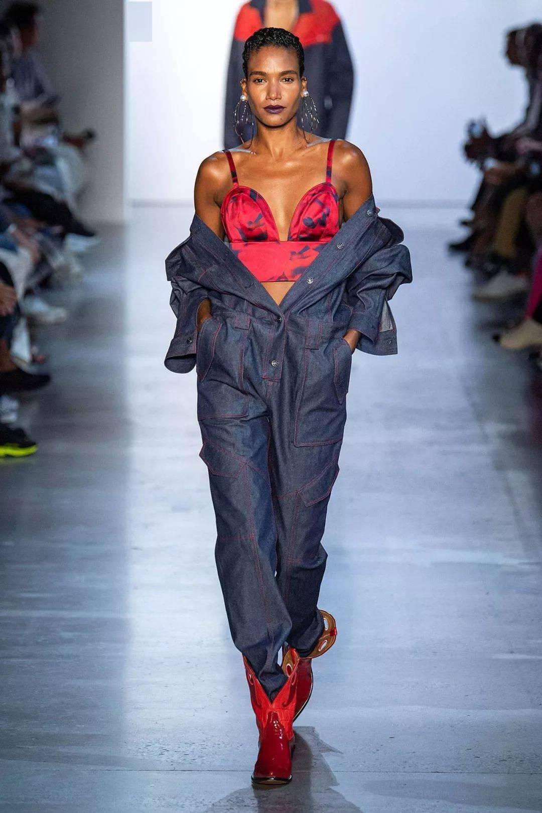 Gurung|犹如花卉田园诗的超美礼服设计，来自尼泊尔的＂名媛杀手＂设计师，美国第一夫人都爱他！