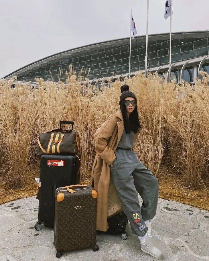 西服|被腿更长的她“抢”了代言,小S心服口服