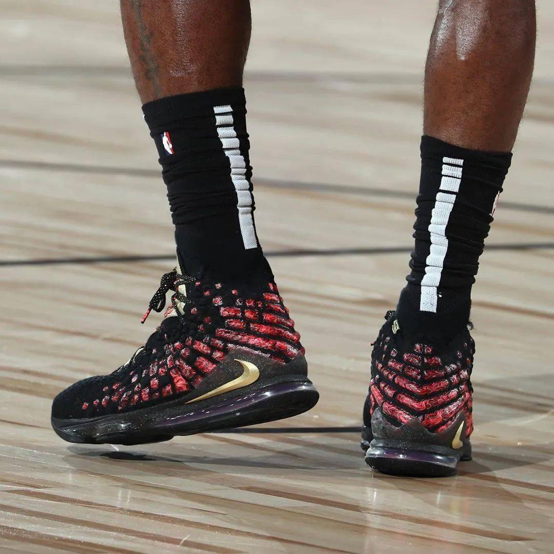 成语猜两双鞋子_四字成语你画我猜(3)