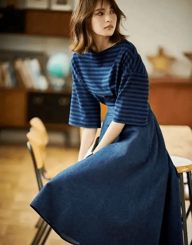 颜色|40+女性如何远离“大妈感”,早秋极简风穿搭,优雅又有女人味