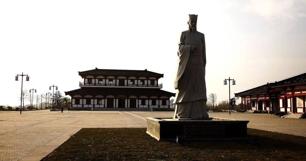 秦朝禁苑,汉晋郡治,城东现存有著名的楚王城遗址