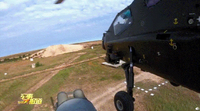 武直-10 机炮实弹射击 图源:军事报道视频截图据介绍,此次实弹射击