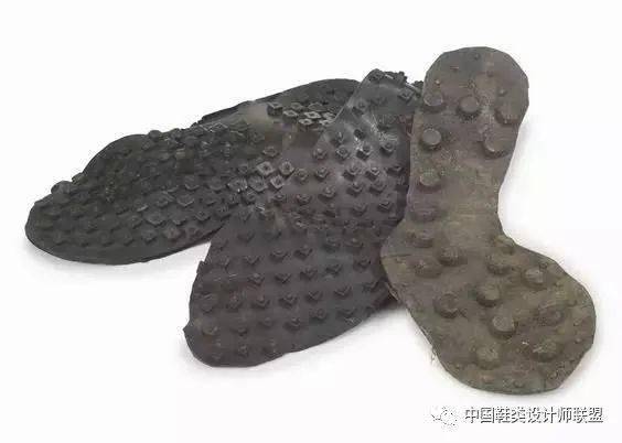 Waffle|侃鞋丨阿迪达斯的2020：惨痛之下，仍有光芒