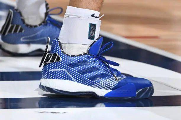 Waffle|侃鞋丨阿迪达斯的2020：惨痛之下，仍有光芒