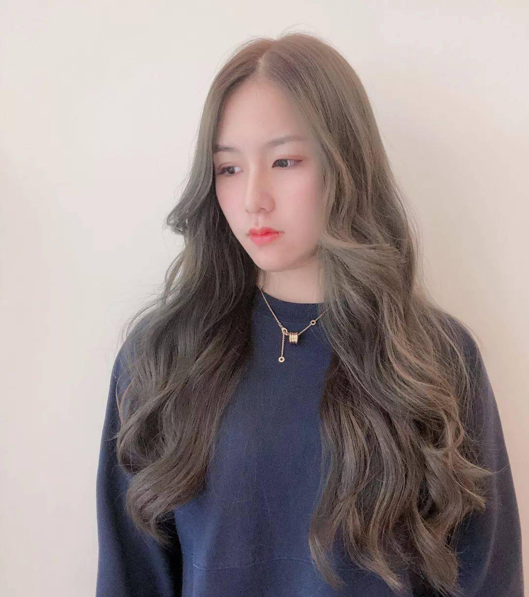 造型|16.9元剪发/88元明星染或烫造型，是时候体验一把20年热门发色“透明雾感”