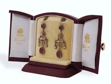 前夫|她是王室最“浪荡”公主，死后还遭前夫卖裸照！珠宝再多，也换不回圆满...