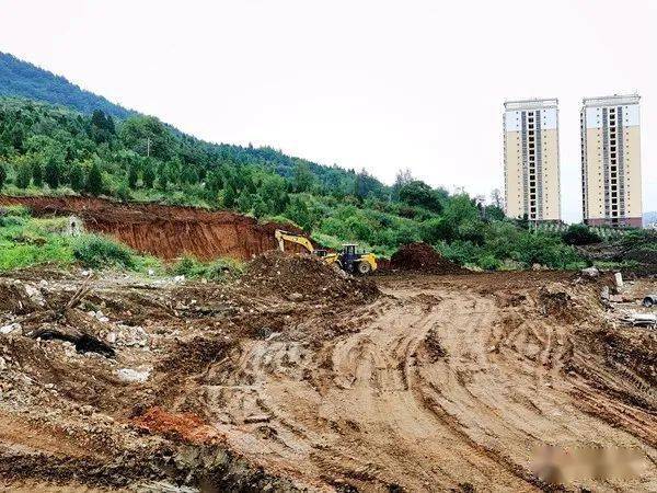 假日也不松手昭通61融创凤凰山文旅小镇项目建设热火朝天