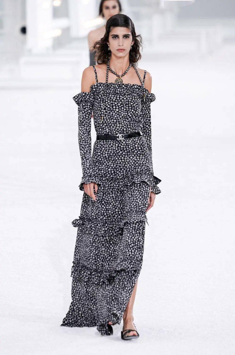 系列|穿香奈儿的女人，不需要时髦