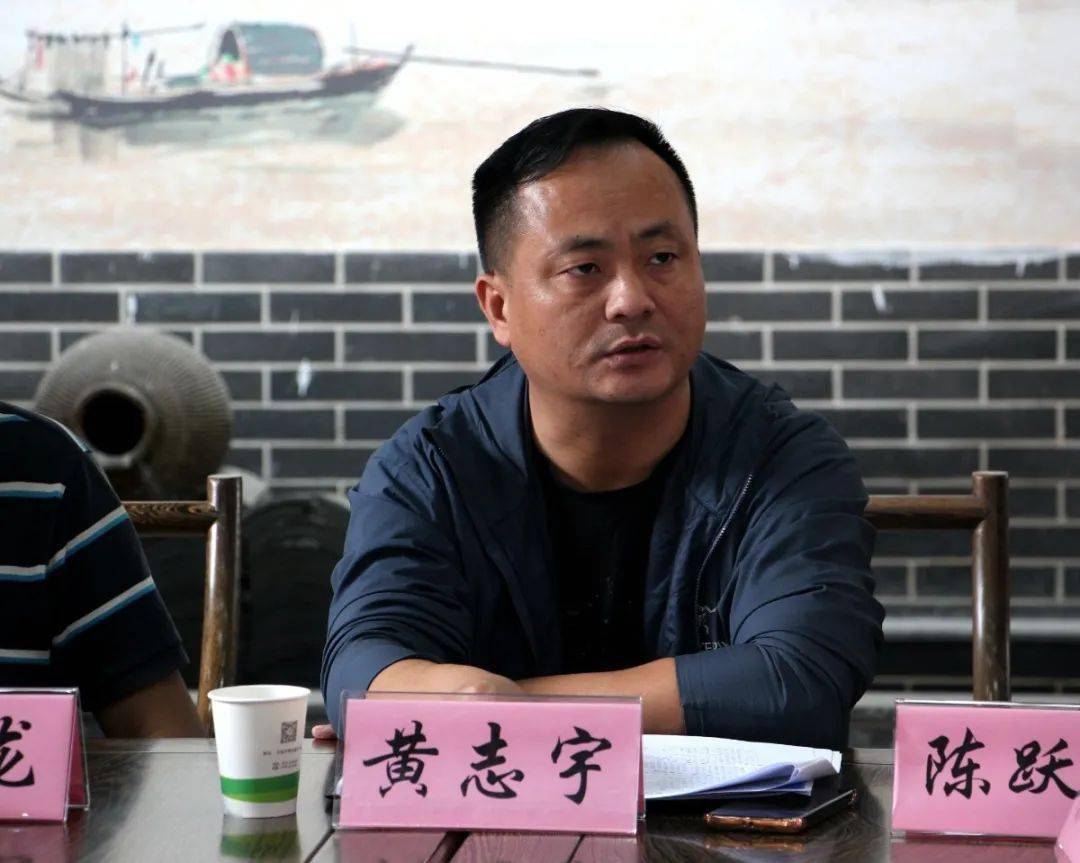 镇党委委员黄志宇在听了乡贤们的发言后表示,非常感谢乡贤们对家乡的