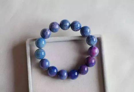 包某|＂我是公主！＂女公务员贪污307万只为买水晶！瞎买水晶，活该坐牢！