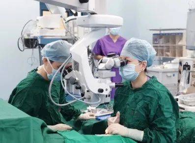 寄生虫|几乎失明!这病多发于儿童!9岁男孩右眼钻进寄生虫