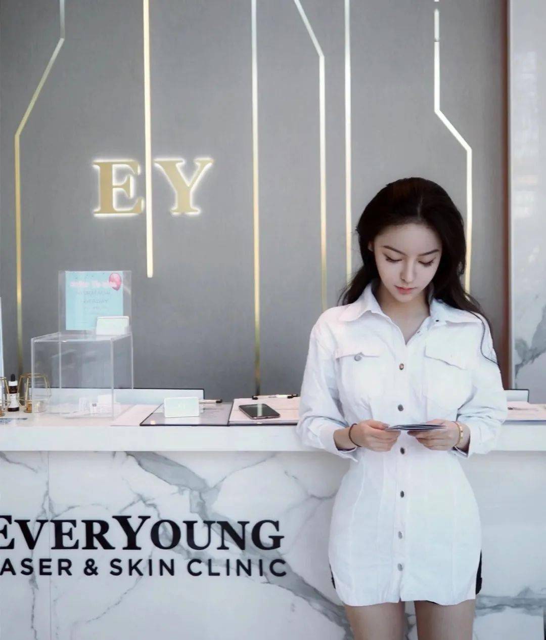 Amanda|北美四小花旦之一，曾年入800万火遍全球，如今糊到在农场养鸡