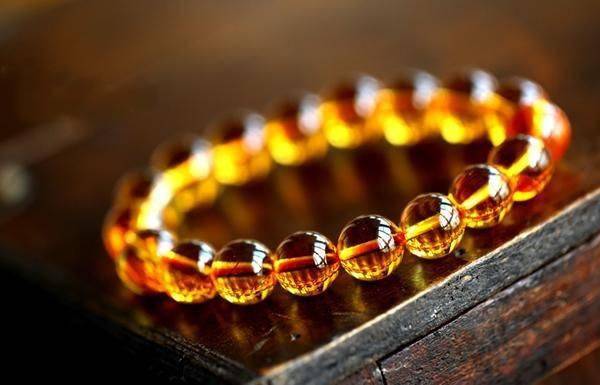 包某|＂我是公主！＂女公务员贪污307万只为买水晶！瞎买水晶，活该坐牢！