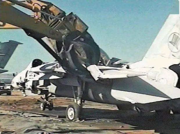 飞机自重宏添f猜一成语_木猜一成语疯狂看图