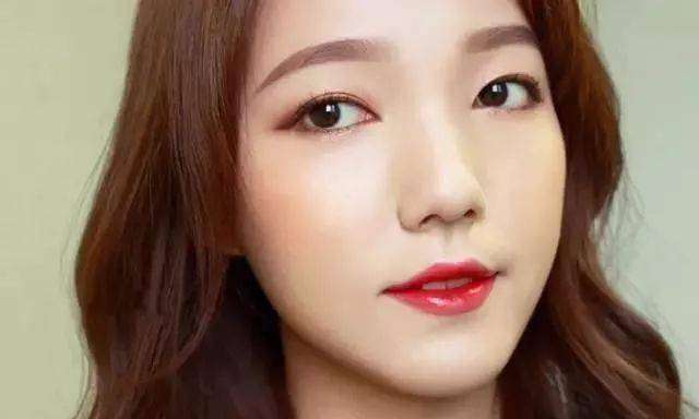 眼影|这么水灵的韩系妆容，这么化最简单~