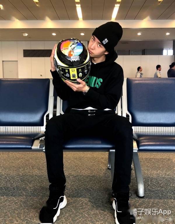 八卦爆料|原创瞧不起王一博？车手胡通明疑摔车铲人老手，队友欢呼发表辱女言论？