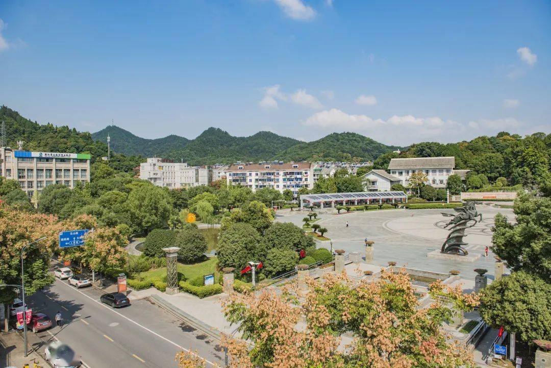 1 1 天马街道 今天 让天马街道 "乡推官"宁玮亮 宜居天马,幸福之城