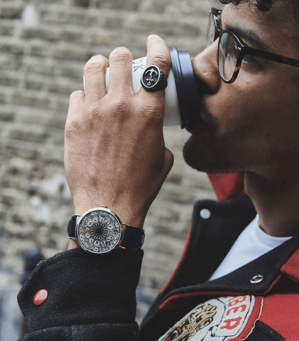 Jones|别再戴烂大街的 DW了！这个英国设计师，把手表玩儿出新花样