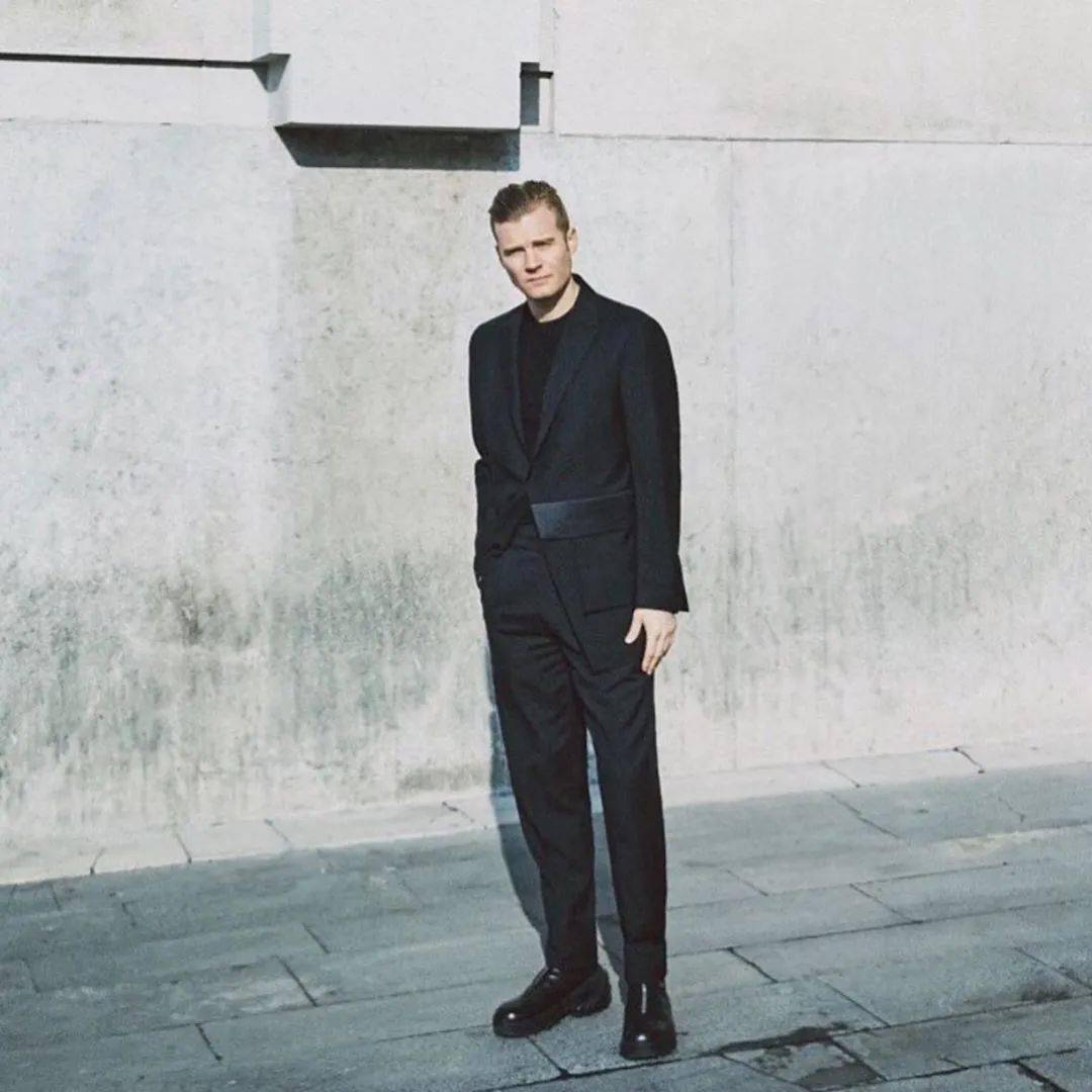 Waight|硬朗、精准、优雅又前卫，GIVENCHY换设计师后的首季度大赏！