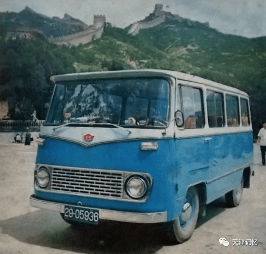 到了80年代初期又推出"雁牌"双排座轻型货车,这种车就被天津人俗称