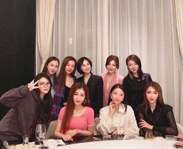 敲门砖|Angelababy进入太太圈的敲门砖，不会是红蜻蜓皮鞋吧？