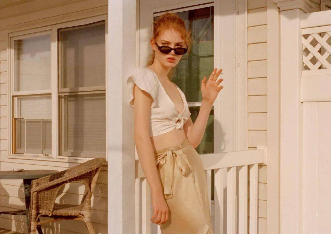 黑色|【服饰前沿】2020显白又高级，只服奶茶色