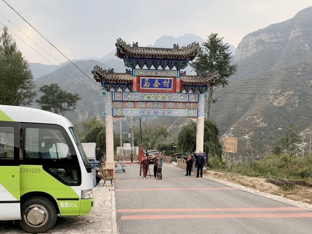 有了m37路,马套村的村民再也不用摸黑下山了.