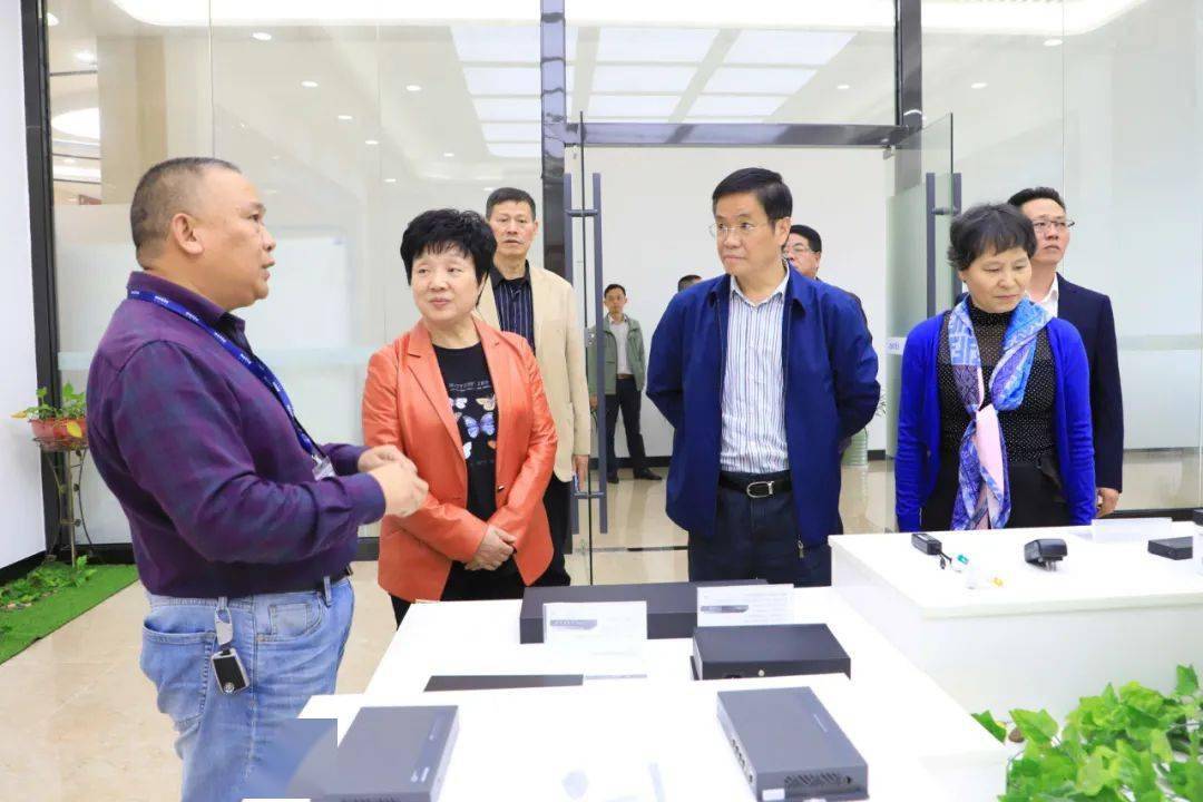 市企业联合会、企业家协会会长彭艳萍一行到经开区调研指导