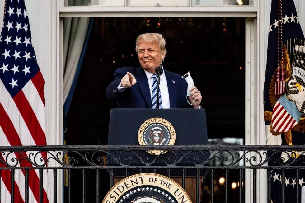 川普“复工”演讲，发了2000份邀请，去了400人