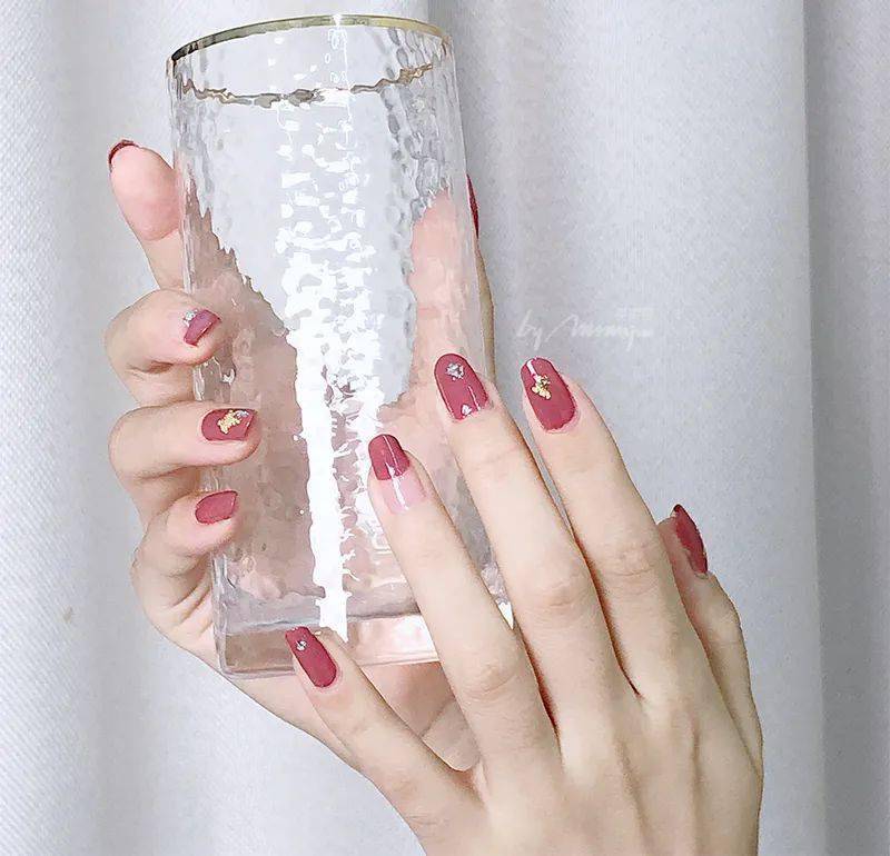 款式|赶紧存图！40款秋冬美甲，显白不挑人！