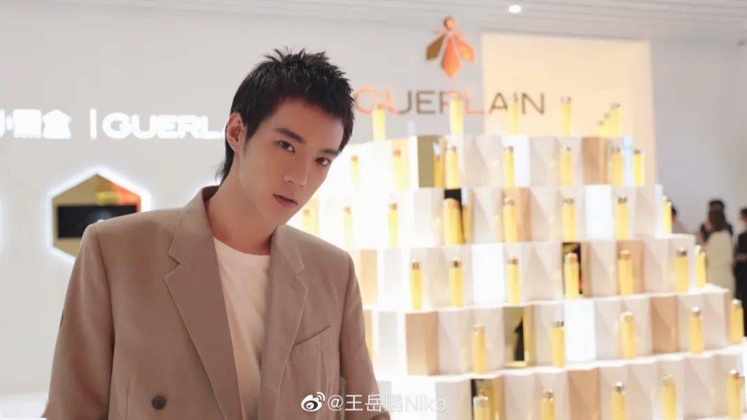 生化|你一个男生化什么妆？凭什么不可以？